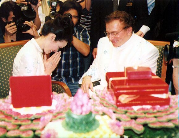 สาวไทยสวยแบบจักรวาล ต้องแบบนี้