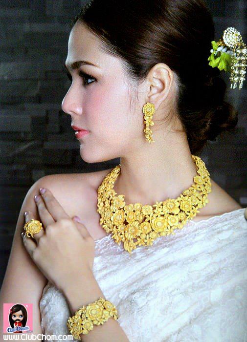 แม่หญิงการะเกด/เกศสุรางค์ บุพเพสันนิวาส