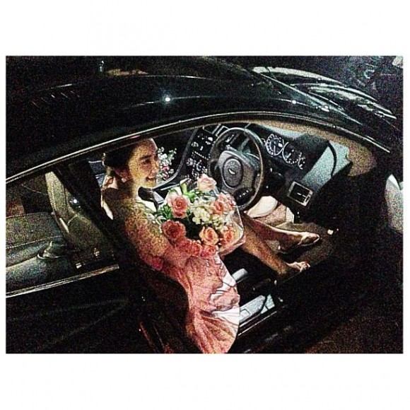 มาดูรถพี่นุ่น วรนุช ASTON MARTIN ราคา30ล้านกันเถอะพ่อแม่พี่น้องทุกคนที่รักพี่นุ่น วรนุช...