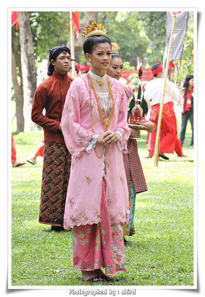 พิธีไหว้ครู &ldquo; นบไหว้สา ครูบาอาจารย์ศิลป์ &rdquo; คณะวิจิตรศิลป์ มช. 2555 [12 กรกฎาคม 2555]