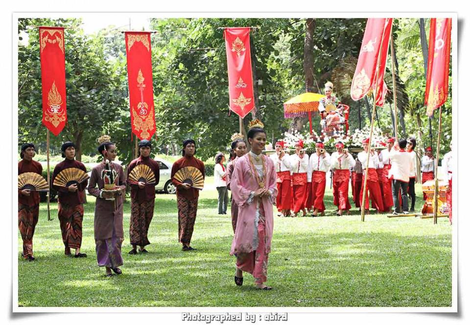 พิธีไหว้ครู &ldquo; นบไหว้สา ครูบาอาจารย์ศิลป์ &rdquo; คณะวิจิตรศิลป์ มช. 2555 [12 กรกฎาคม 2555]