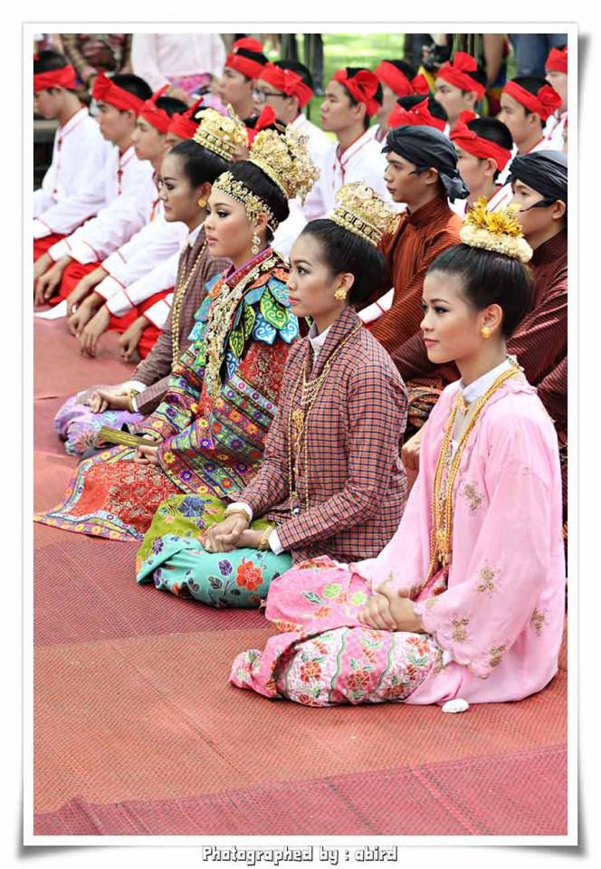 พิธีไหว้ครู &ldquo; นบไหว้สา ครูบาอาจารย์ศิลป์ &rdquo; คณะวิจิตรศิลป์ มช. 2555 [12 กรกฎาคม 2555]
