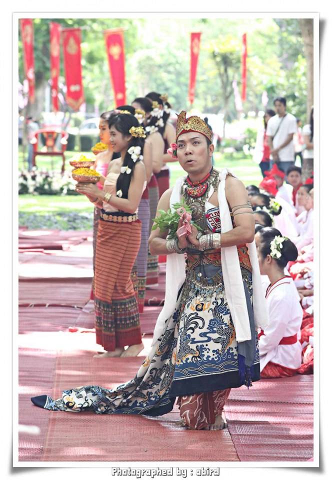 พิธีไหว้ครู &ldquo; นบไหว้สา ครูบาอาจารย์ศิลป์ &rdquo; คณะวิจิตรศิลป์ มช. 2555 [12 กรกฎาคม 2555]