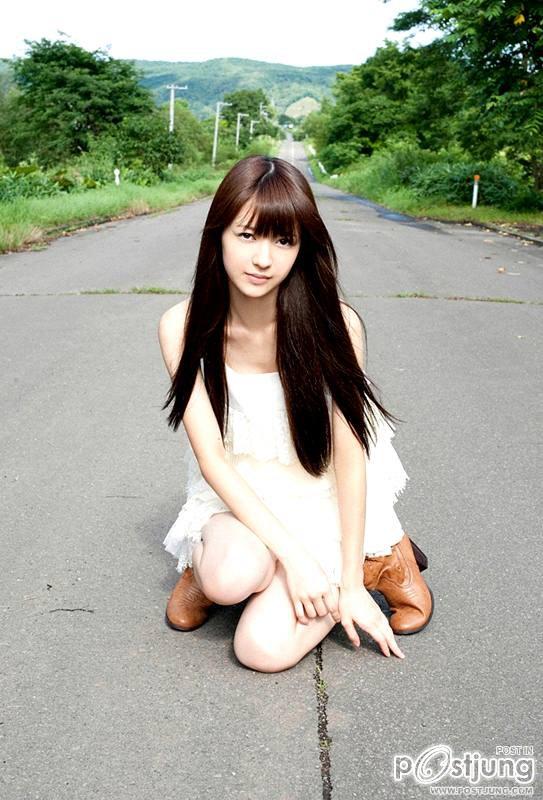 ดอกไม้สวยๆ..กับสาวบ้านนอก..ขี้เหล่เน๊อะ