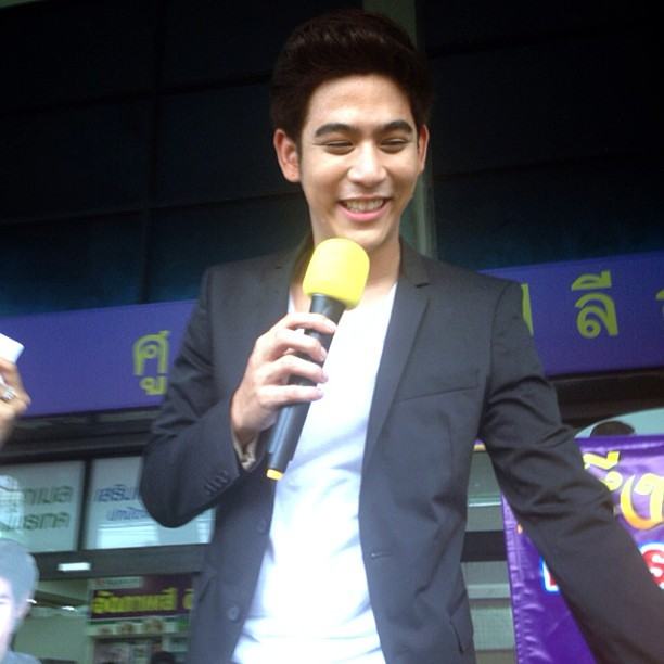 พอร์ช @ garnier men acno fight