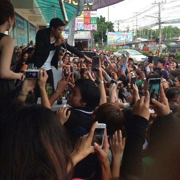 พอร์ช @ garnier men acno fight