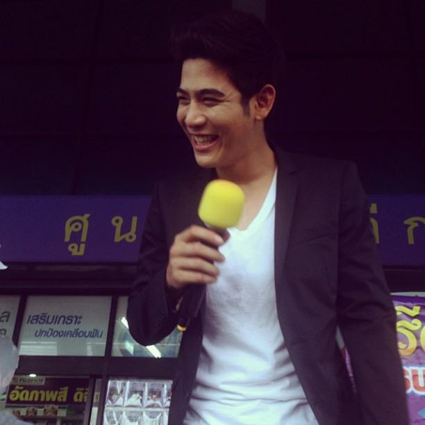 พอร์ช @ garnier men acno fight