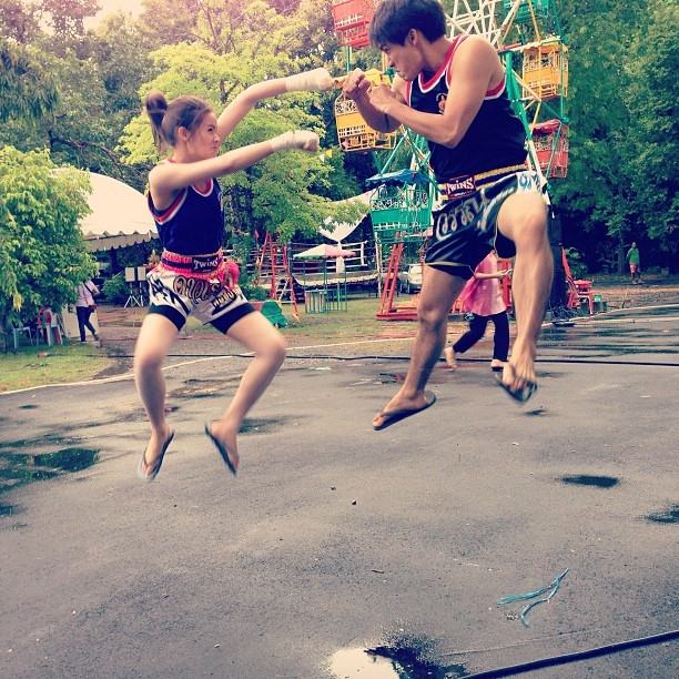 ญาญ่า อุรัสยา กับลุคสุดห้าว ในละคร ดาวเรือง