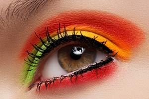 แฟชั่น สวยแซ่บสู้ฝน ซีซั่นนี้ ต้องแต่งตา สีนีออน!