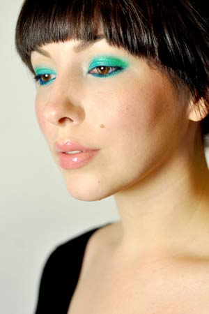 แฟชั่น สวยแซ่บสู้ฝน ซีซั่นนี้ ต้องแต่งตา สีนีออน!