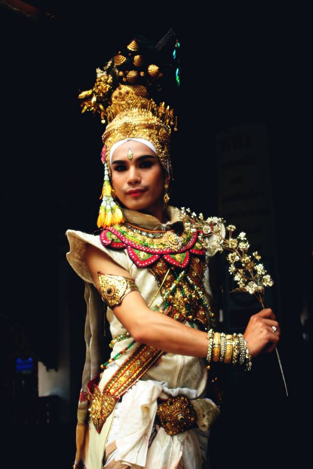 พิธีไหว้ครูบริษัทม่านแก้ว โปรดักชั่นสิปาน คอลเลคชั่น