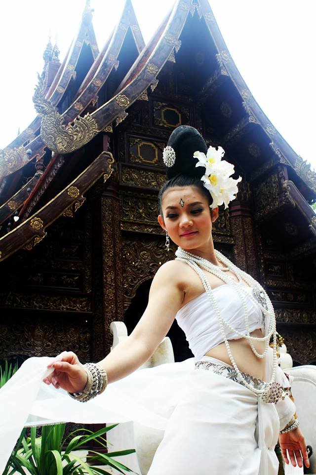พิธีไหว้ครูบริษัทม่านแก้ว โปรดักชั่นสิปาน คอลเลคชั่น