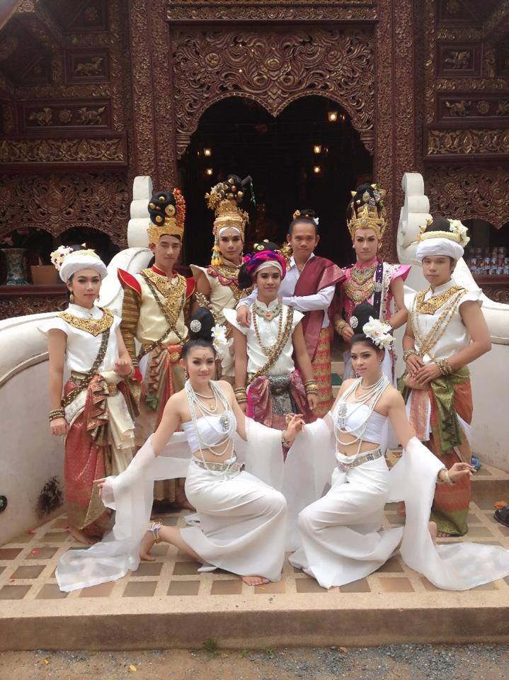 พิธีไหว้ครูบริษัทม่านแก้ว โปรดักชั่นสิปาน คอลเลคชั่น