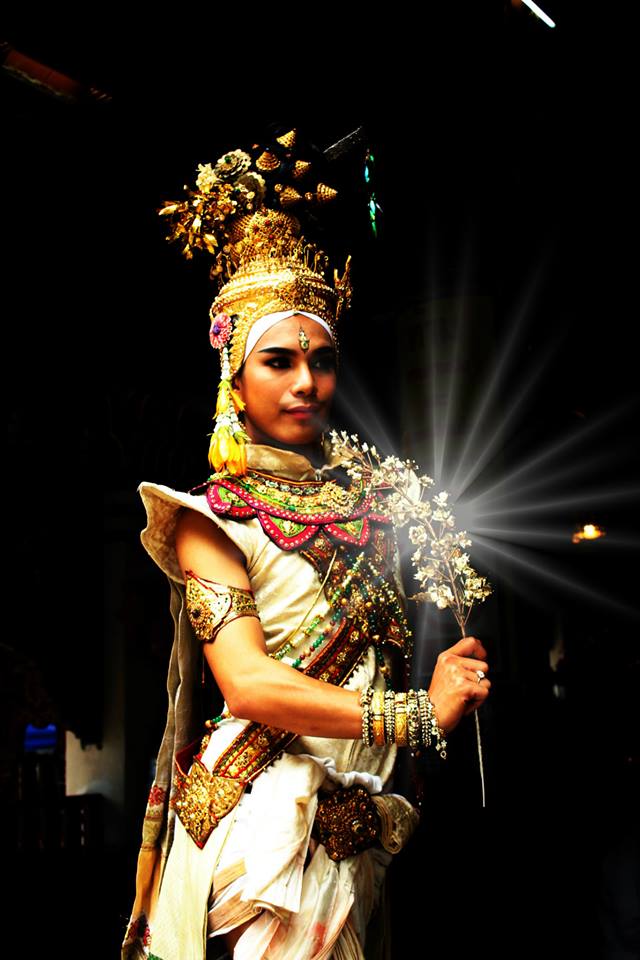 พิธีไหว้ครูบริษัทม่านแก้ว โปรดักชั่นสิปาน คอลเลคชั่น