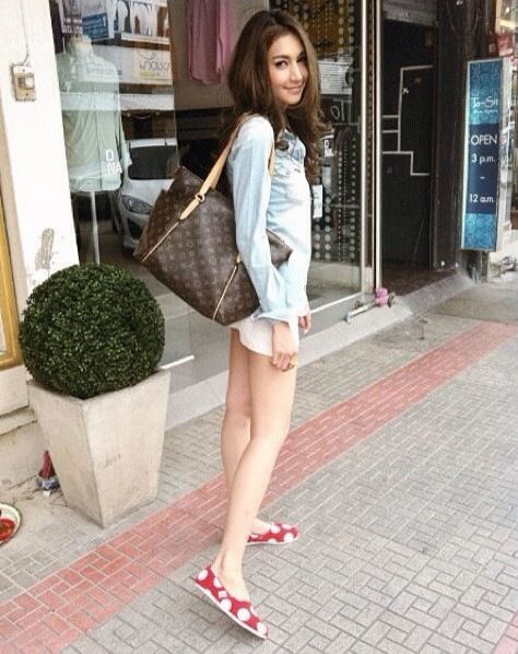 เนย โชติกา นางร้ายหน้าสวยหุ่นเป๊ะ