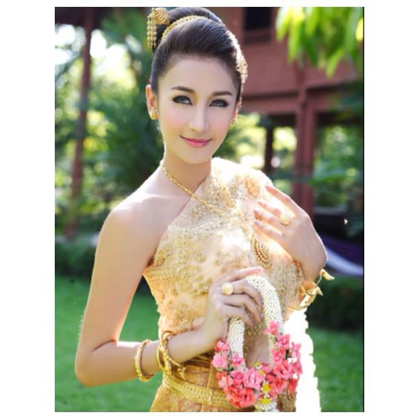 เนย โชติกา นางร้ายหน้าสวยหุ่นเป๊ะ