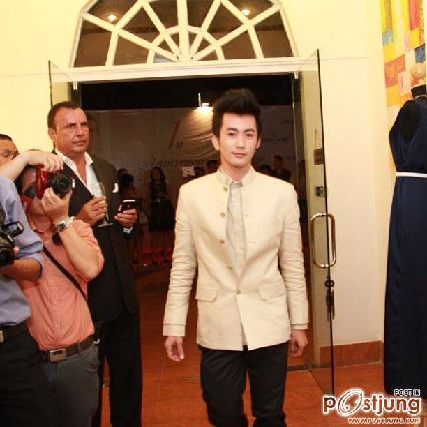 Tom ดาราจากประเทศลาว