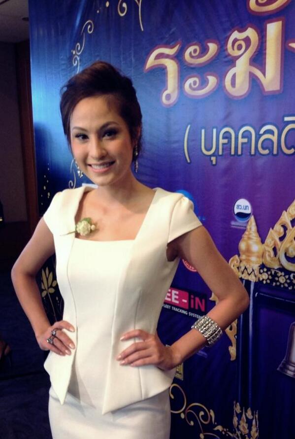 “ขวัญ อุษามณี - ไมค์ พิรัชต์ คว้าบุคคลตัวอย่างรางวัล “ระฆังทอง”