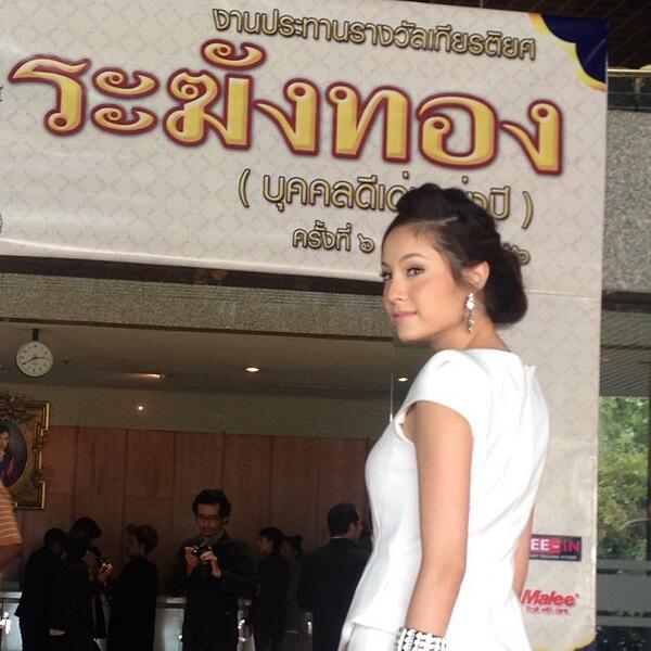 “ขวัญ อุษามณี - ไมค์ พิรัชต์ คว้าบุคคลตัวอย่างรางวัล “ระฆังทอง”