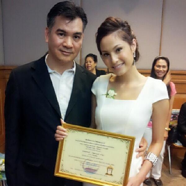 “ขวัญ อุษามณี - ไมค์ พิรัชต์ คว้าบุคคลตัวอย่างรางวัล “ระฆังทอง”