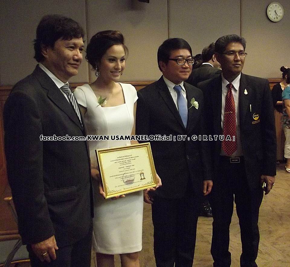 “ขวัญ อุษามณี - ไมค์ พิรัชต์ คว้าบุคคลตัวอย่างรางวัล “ระฆังทอง”