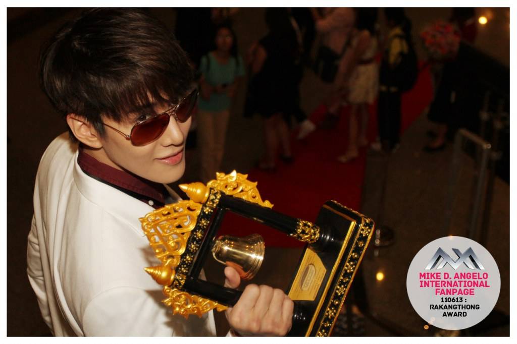 “ขวัญ อุษามณี - ไมค์ พิรัชต์ คว้าบุคคลตัวอย่างรางวัล “ระฆังทอง”