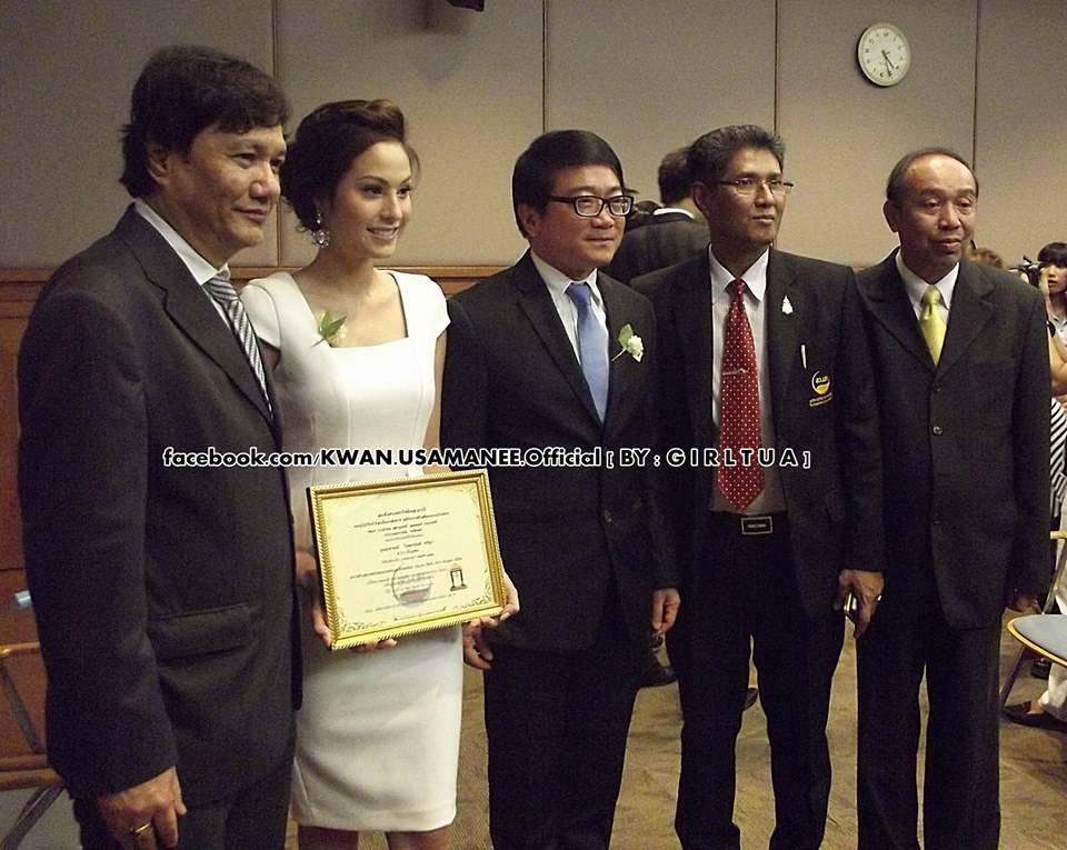 “ขวัญ อุษามณี - ไมค์ พิรัชต์ คว้าบุคคลตัวอย่างรางวัล “ระฆังทอง”