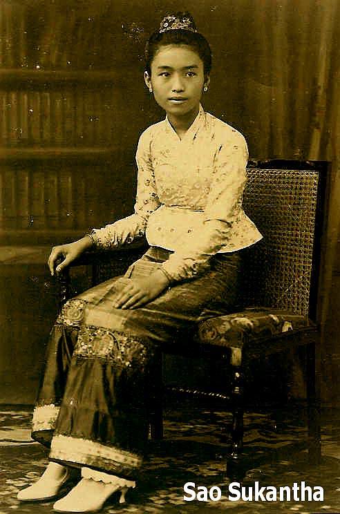 ภาพการแต่งกาย เจ้าเชียงตุงเมื่อราว แปดสิบปีก่อน