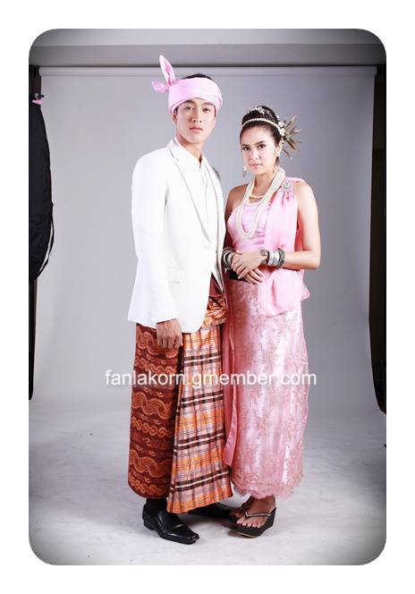 วันนี้ที่รอคอย...ดราม่าแห่งชุดพม่า-ชุดไทใหญ่