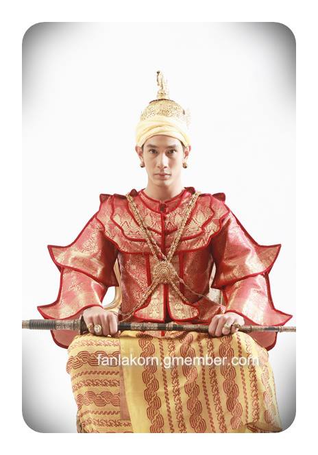 วันนี้ที่รอคอย...ดราม่าแห่งชุดพม่า-ชุดไทใหญ่