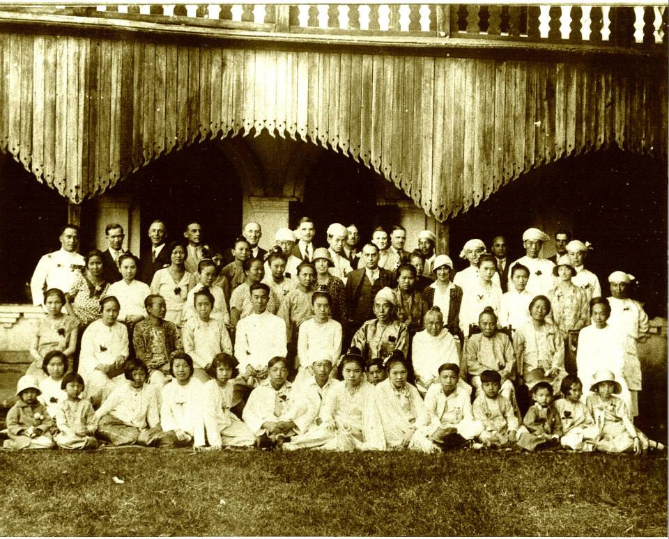 ภาพการแต่งกาย เจ้าเชียงตุงเมื่อราว แปดสิบปีก่อน