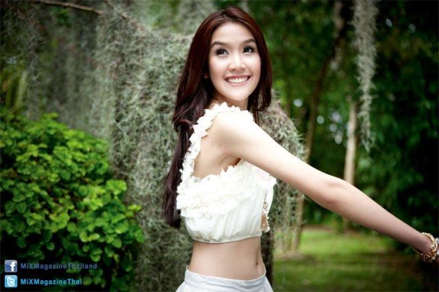 กิ๊ก กรกมล กับภาพแฟชั่นสวยใสฝนหน้าฝน