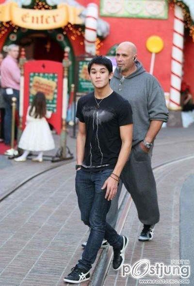 Boo Boo Stewart หมาป่าน้อย จาก ทไวไลท์
