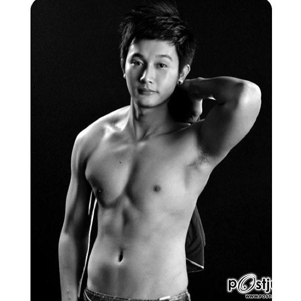 หนุ่มตี๋หล่อหุ่นดี หวานใจคนใหม่? ของ นุ๊ก สุทธิดา