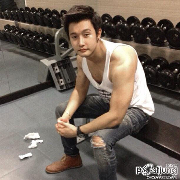 หนุ่มตี๋หล่อหุ่นดี หวานใจคนใหม่? ของ นุ๊ก สุทธิดา