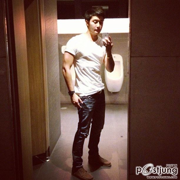 หนุ่มตี๋หล่อหุ่นดี หวานใจคนใหม่? ของ นุ๊ก สุทธิดา