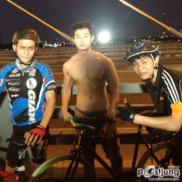 หนุ่มตี๋หล่อหุ่นดี หวานใจคนใหม่? ของ นุ๊ก สุทธิดา