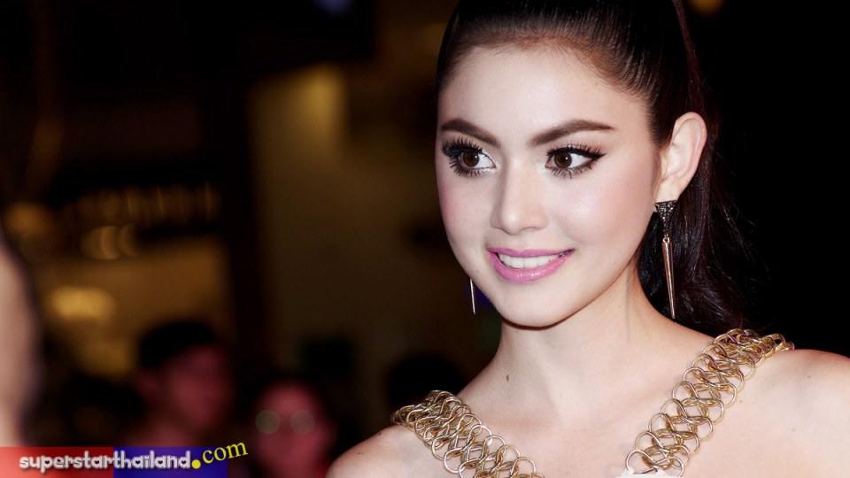 ใบหน้าใกล้ๆของ " ใหม่ ดาวิกา "