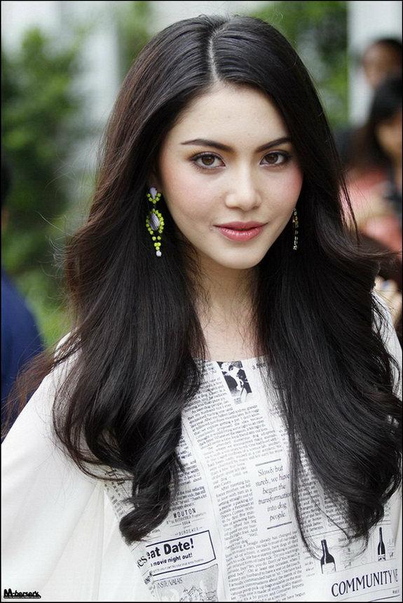 ใบหน้าใกล้ๆของ " ใหม่ ดาวิกา "