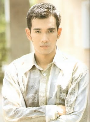 เอกรัตน์ สารสุข...อดีตพระหน้าเข้ม หน้าไทย สุดหล่อ