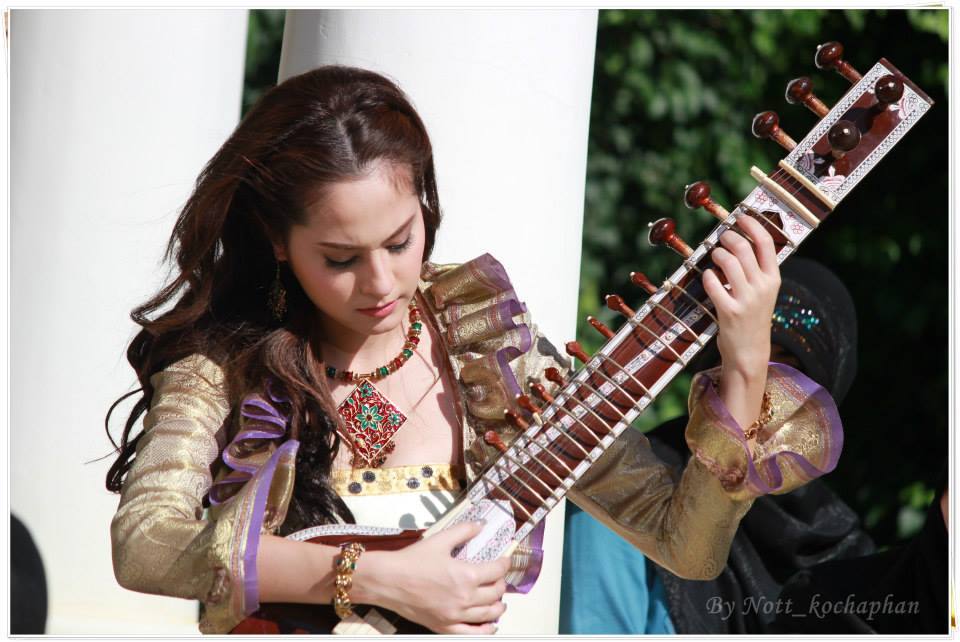 ภาพขวัญ อุษามณี ในฟ้าจรดทราย