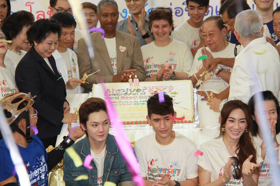 ดาราทั้งหน้าใหม่และเก่า ร่วมฉลองครบรอบ 10 ปี ผู้บริจาคโลหิต สภากาชาดไทย