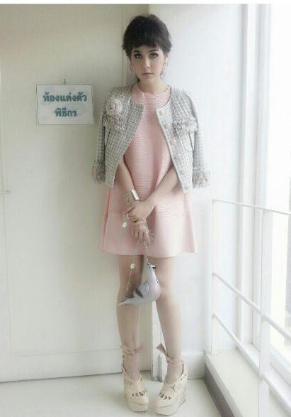 เสื้อผ้า หน้าผมของ ชมพู่ อารยา...