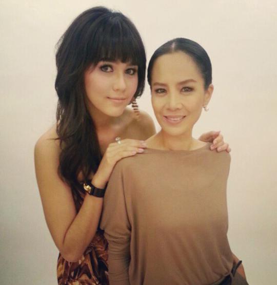 เสื้อผ้า หน้าผมของ ชมพู่ อารยา...