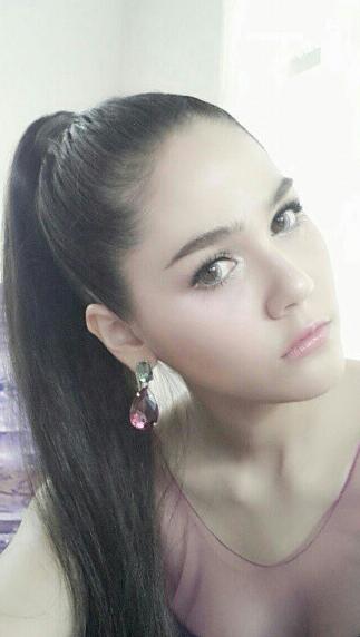 เสื้อผ้า หน้าผมของ ชมพู่ อารยา...