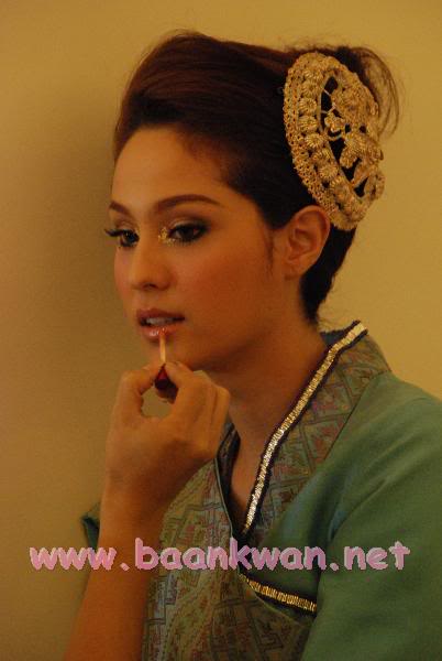 Kwan Usamanee ในชุดไทย ที่หลายคนอาจยังไม่เคยเห็น เลยเอารูปลงให้ดูค่ะ