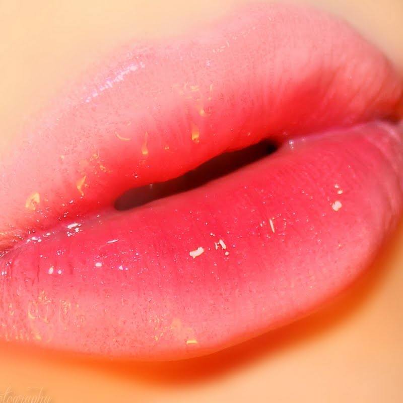 [[วัดระดับความเฟี้ยว]] แฟชั่นปากไล่สี Two-Toned Lips