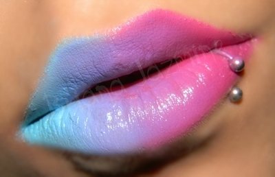 [[วัดระดับความเฟี้ยว]] แฟชั่นปากไล่สี Two-Toned Lips