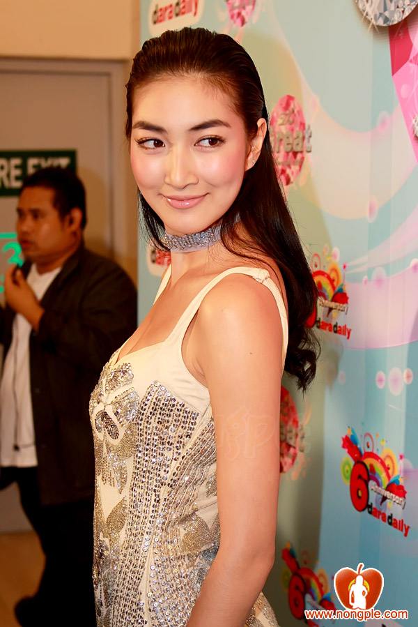 แพนเค้ก เขมนิจ ในลุคส์ใสๆ