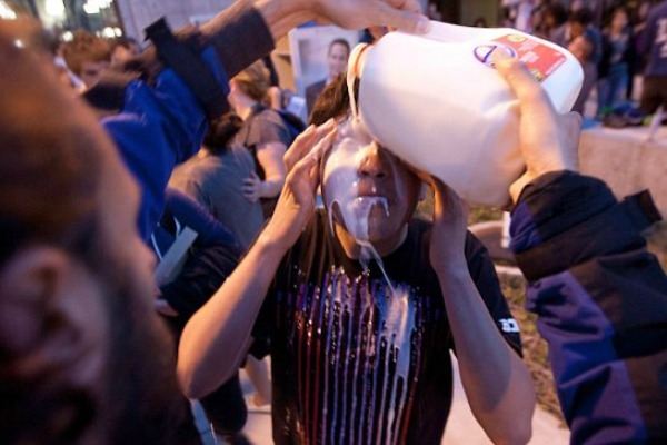 Milking เทรนด์แปลกๆ เอานมมาราดหัว